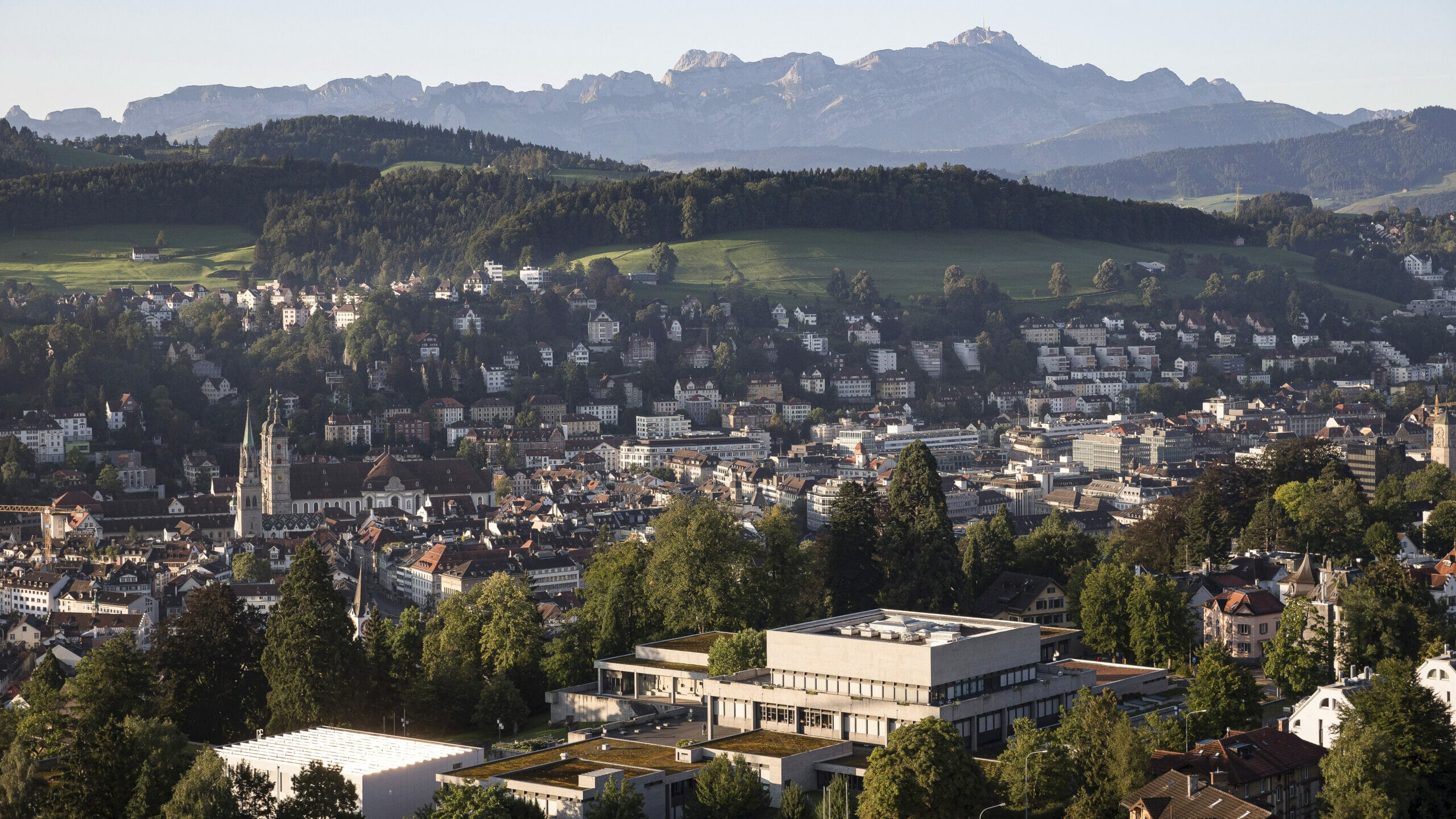 Blick auf die Stadt St.Gallen und die Universität / HSG